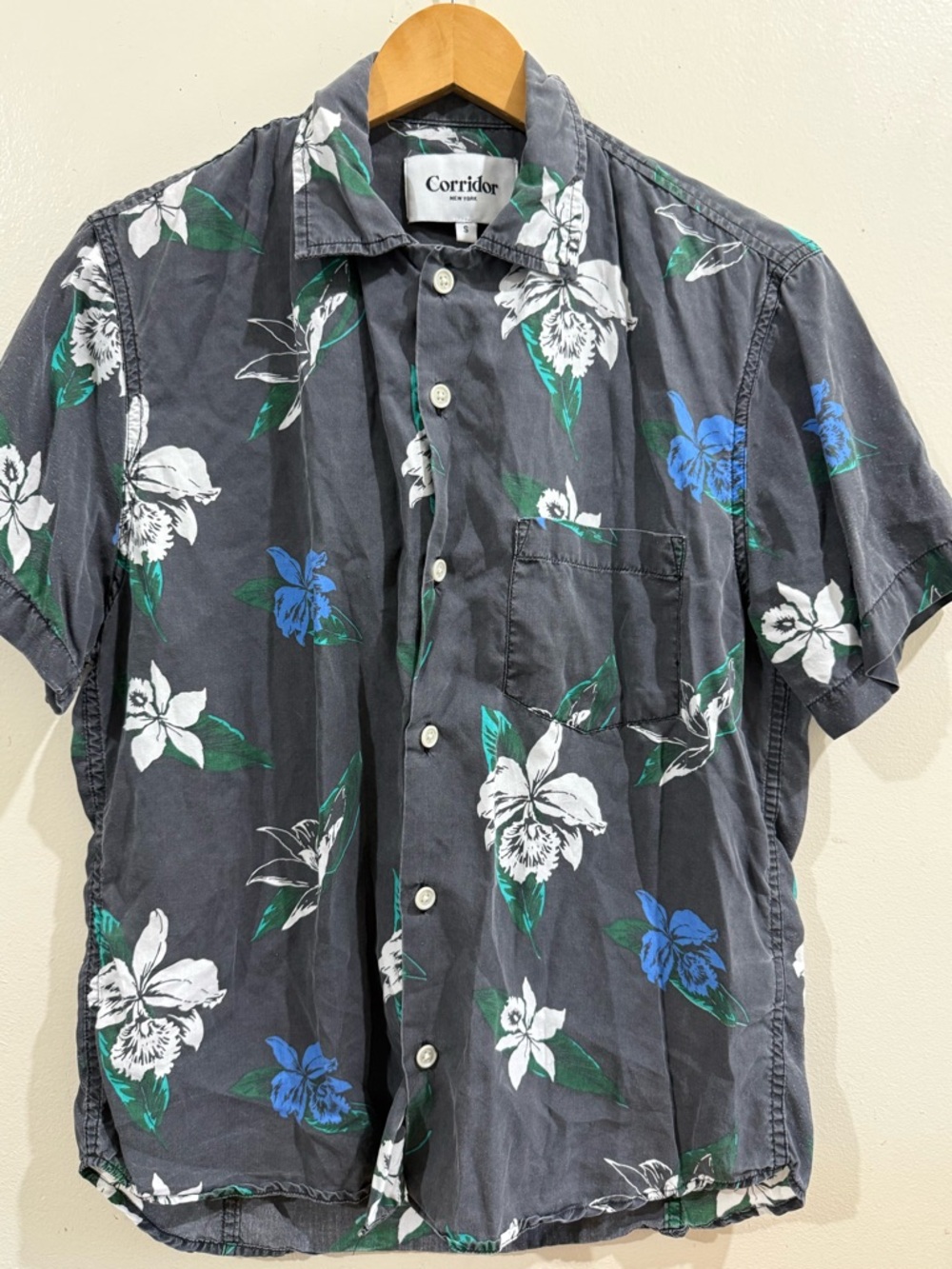 Corridor Men's Short Sleeve Floral Button-Up Shirt - Charcoal with White & Blue